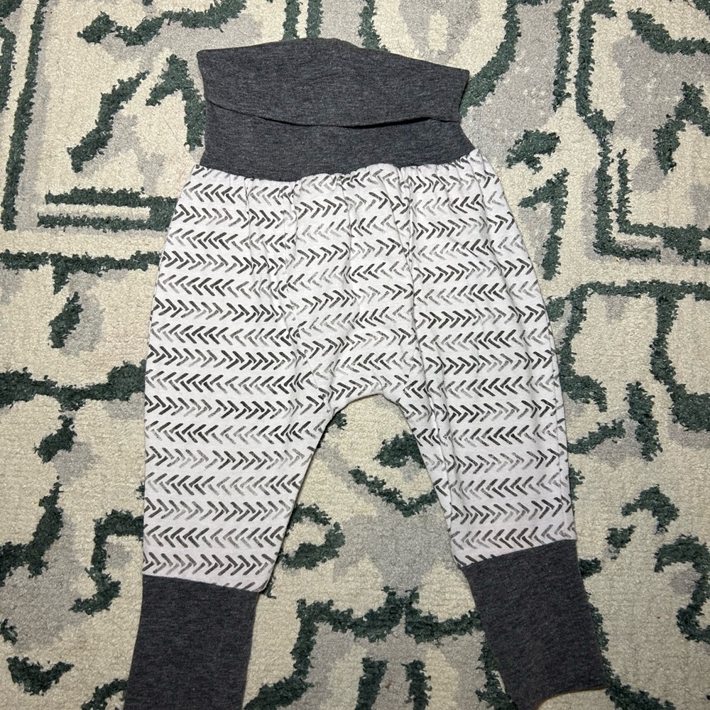 Tag Gray and White Baby Pants - Picture 2 of 6